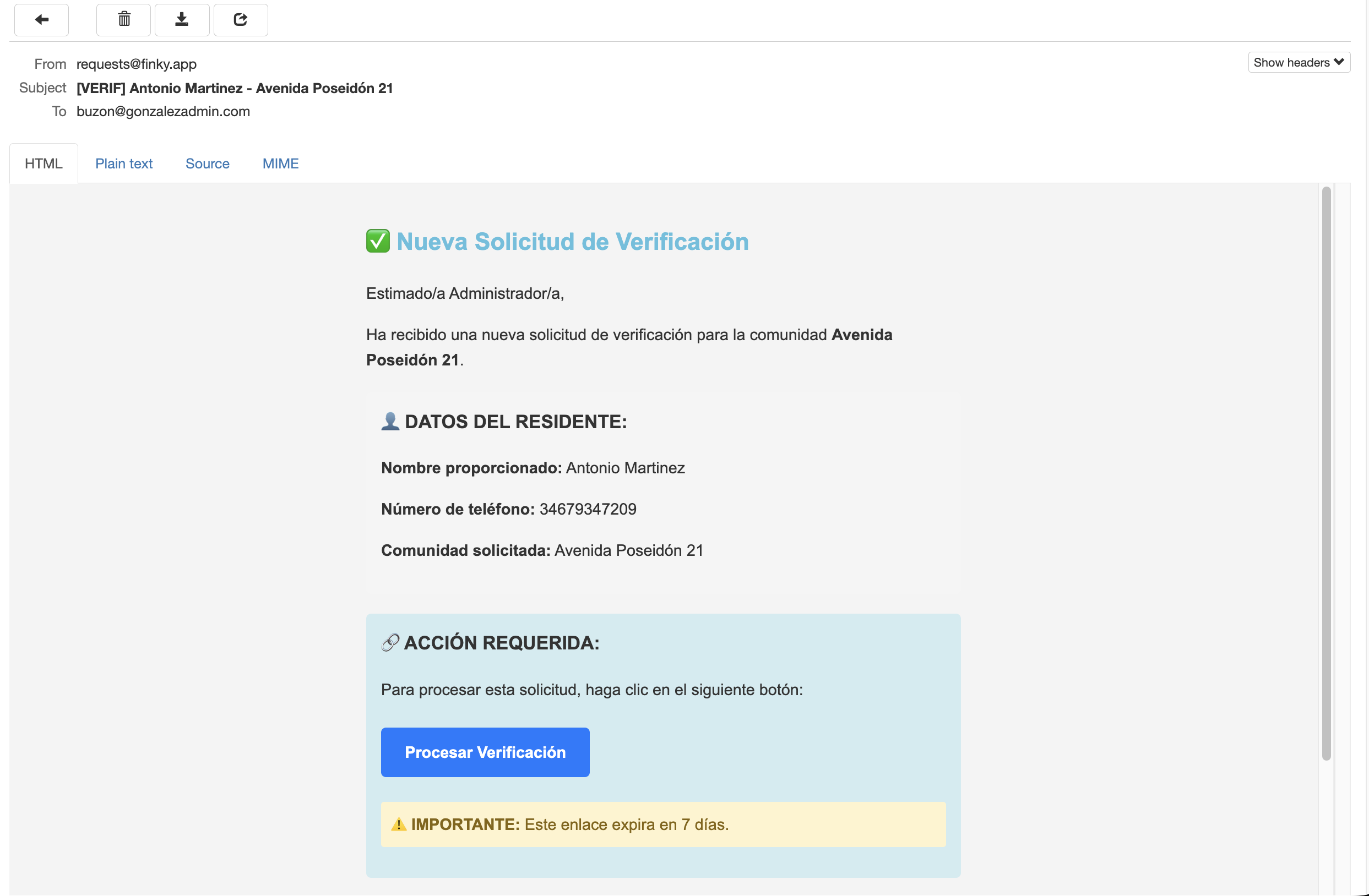 Email de confirmación enviado al residente